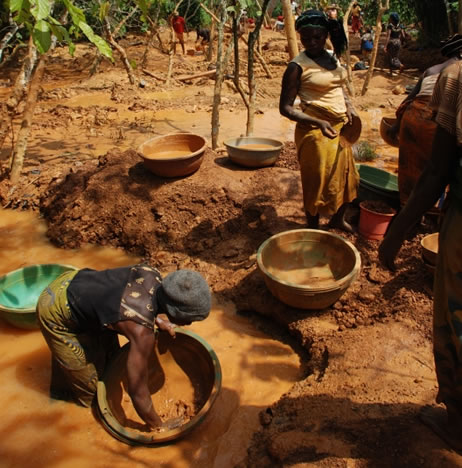 Ugandan-women-miners